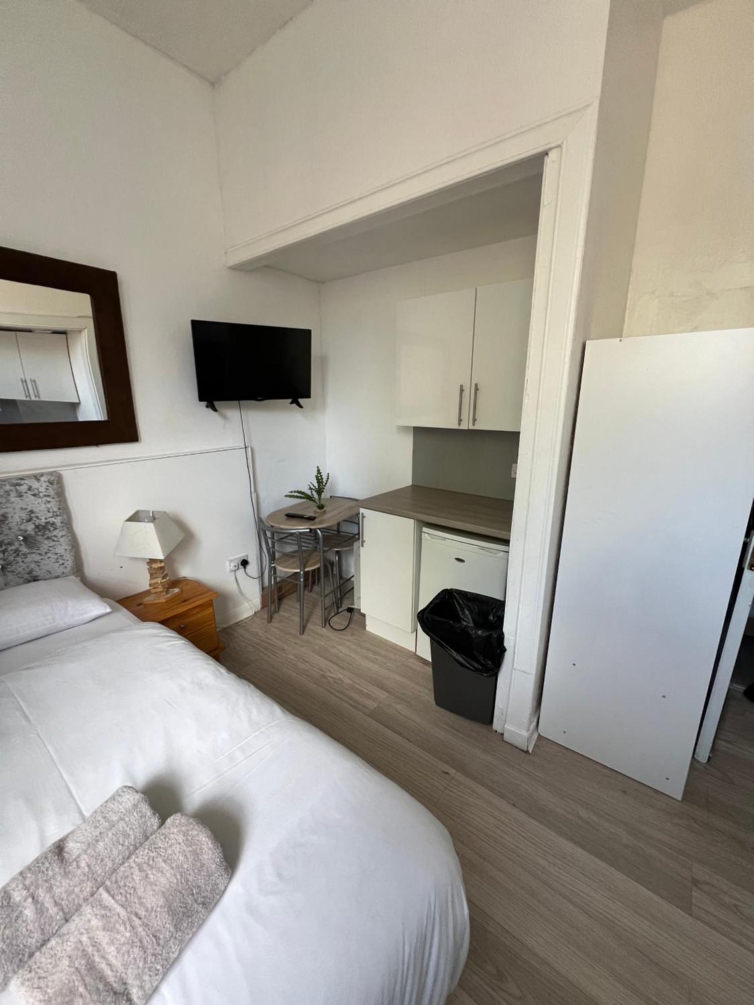 Great Western Road Studio With En Suite Глазгоу Екстериор снимка